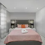 Lejlighed Modern With Pool & Garden - Close To Marina