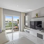 Lejlighed Modern With Pool & Garden - Close To Marina