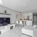 Modern With Pool & Garden - Close To Marina Lejlighed