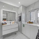 Modern With Pool & Garden - Close To Marina