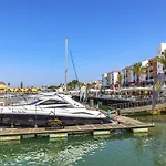 Modern With Pool & Garden - Close To Marina Lejlighed