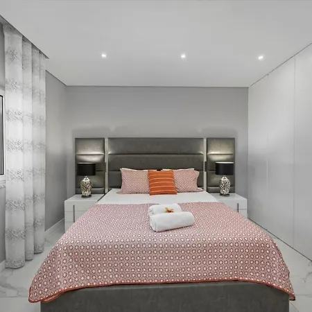 Apartment Modern With Pool & Garden - Close To Marina