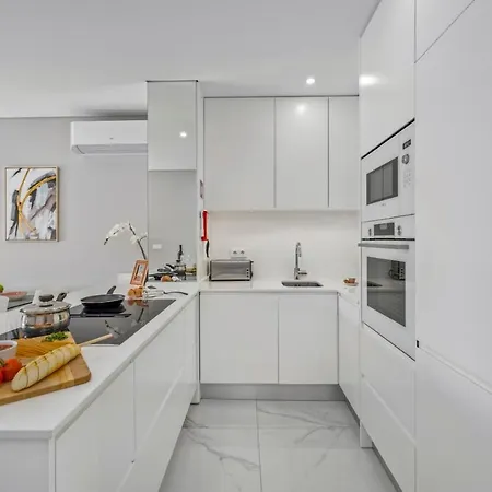 Modern With Pool & Garden - Close To Marina