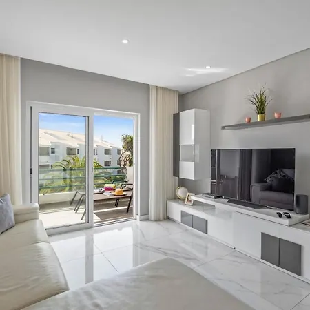 Apartment Modern With Pool & Garden - Close To Marina