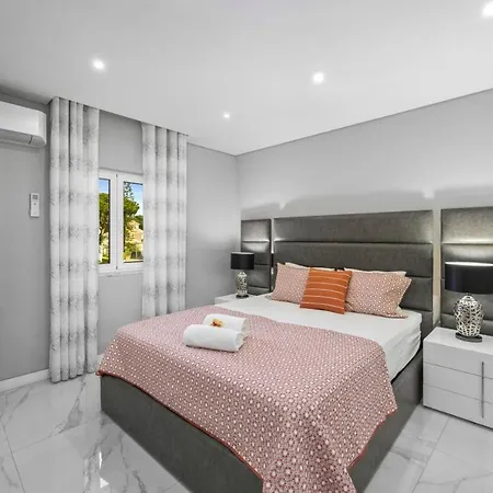 Modern With Pool & Garden - Close To Marina *