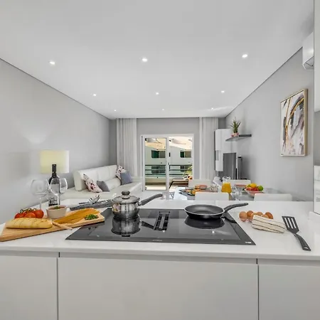 Apartment Modern With Pool & Garden - Close To Marina Quarteira