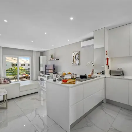 Apartment Modern With Pool & Garden - Close To Marina