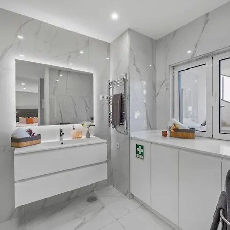 Modern With Pool & Garden - Close To Marina