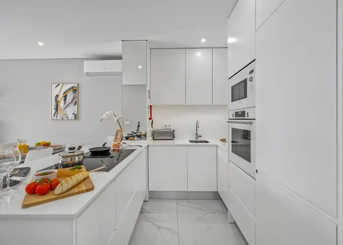 Modern With Pool & Garden - Close To Marina