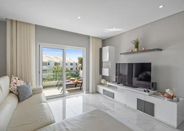 Apartman Modern With Pool & Garden - Close To Marina