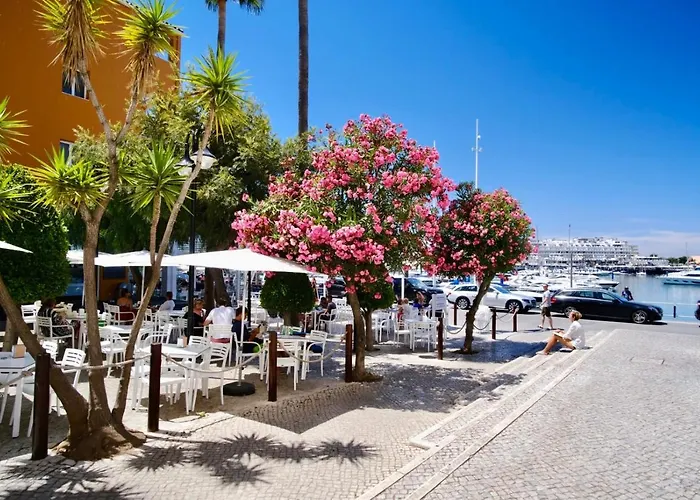 Apartman Modern With Pool & Garden - Close To Marina
