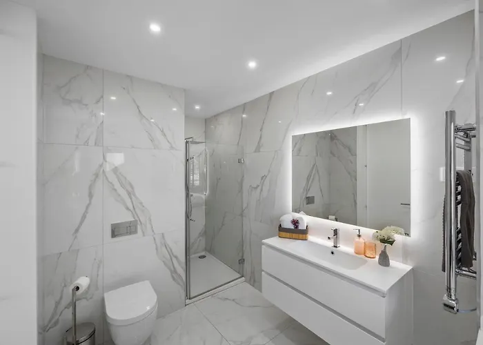 Modern With Pool & Garden - Close To Marina